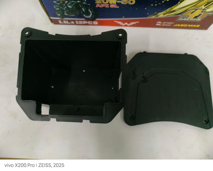 Пластик корпус аккумулятора , крышка аккумулятора самурай