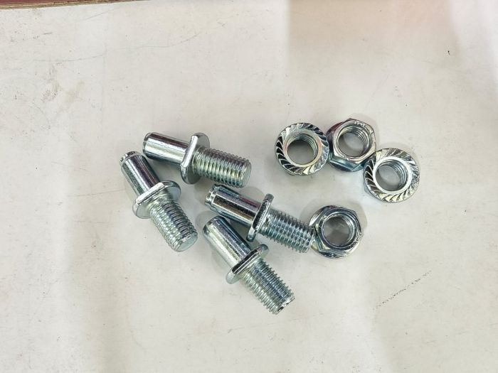 Болты крепление мотоцикл задней звездочки