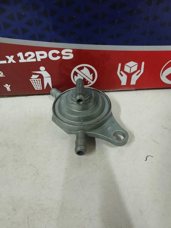 Краник топливный GY150 (3 входов)